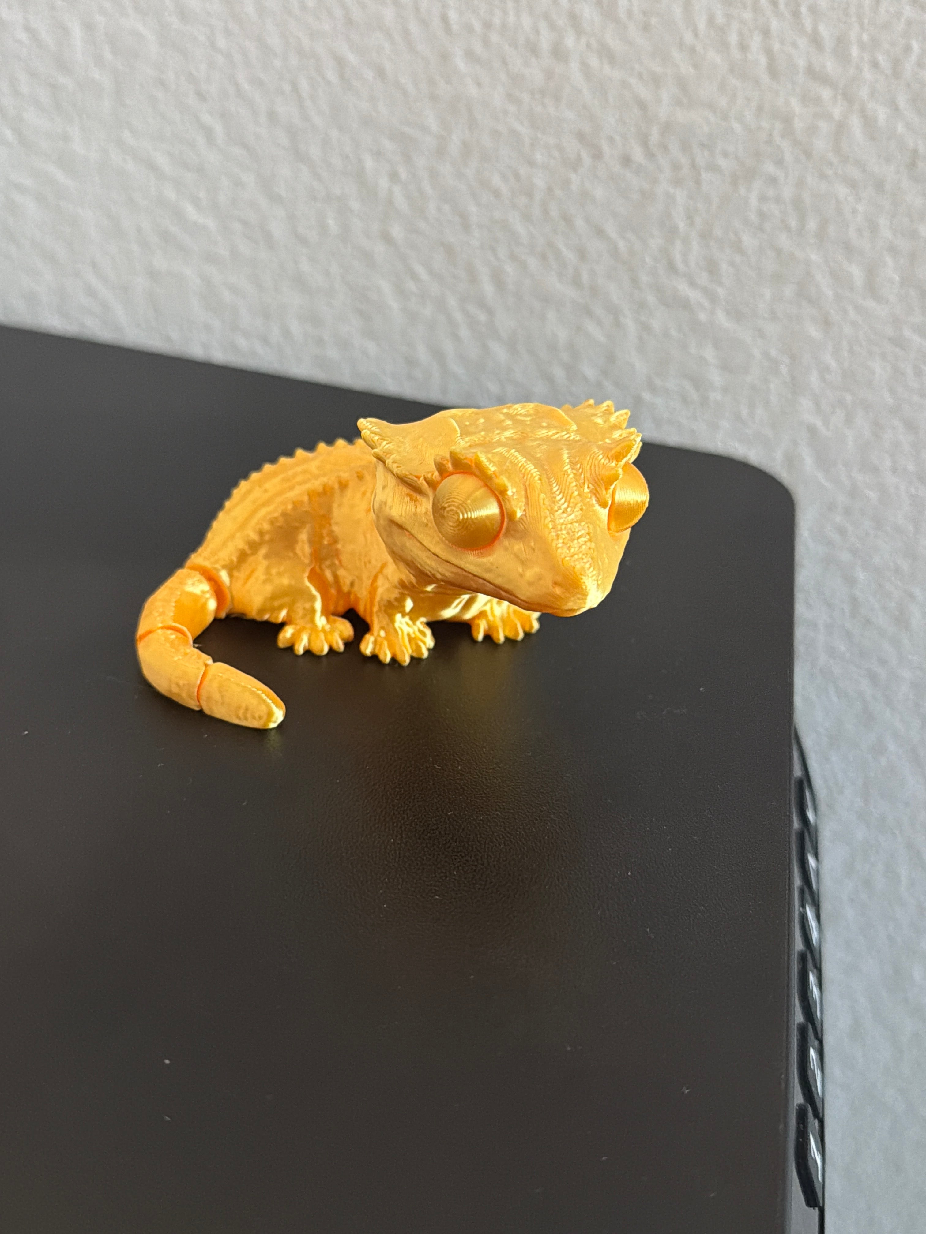 Crested Gecko with Flexi Tail